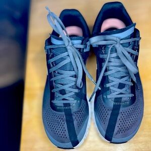 On Running Women's Sneakers - Gray Sz 71/2